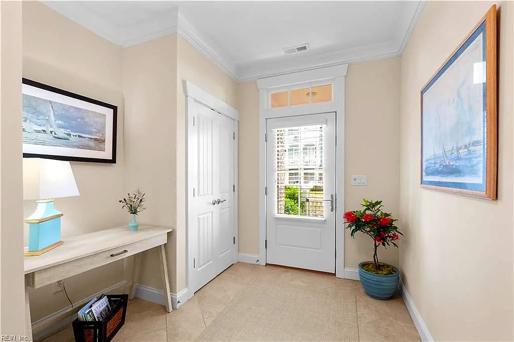 4176 E Beach DR, NORFOLK VA 23518 - Photo 4