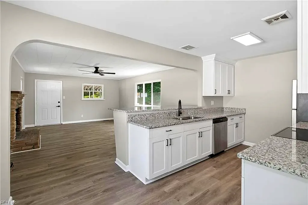 1073 Scenic BLVD, CHESAPEAKE VA 23322 thumb 11