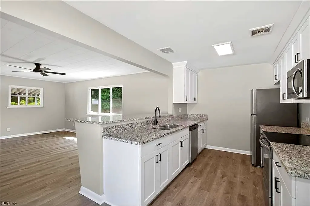 1073 Scenic BLVD, CHESAPEAKE VA 23322 thumb 8