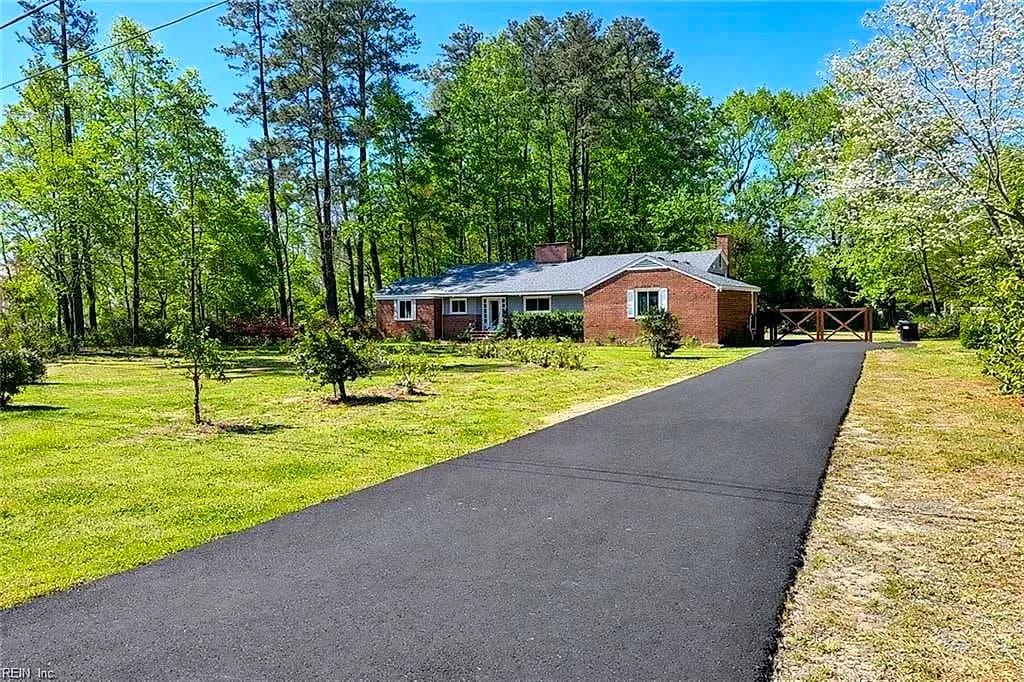 201 Robinhood RD, FRANKLIN VA 23851 - Photo 3