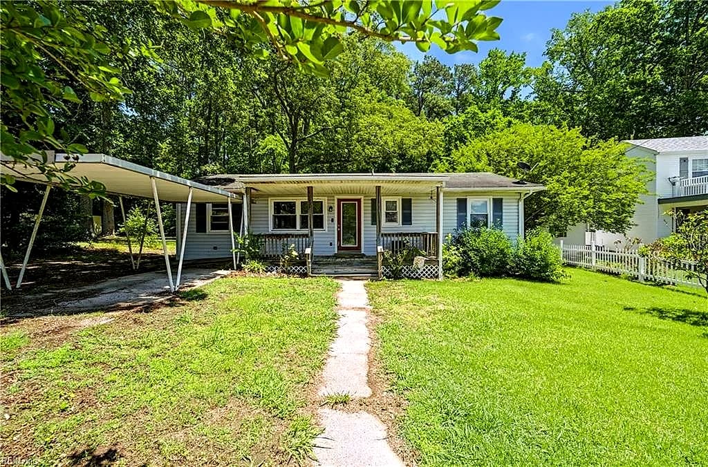196 Beach DR, HARTFIELD VA 23071 - Main photo