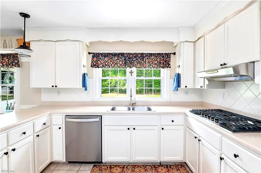 540 West Main ST, WAKEFIELD VA 23888 thumb 11