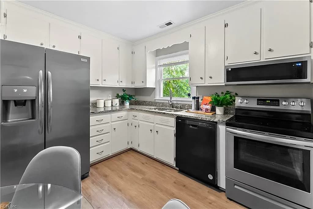 18 Hull ST, NEWPORT NEWS VA 23601 - Photo 4