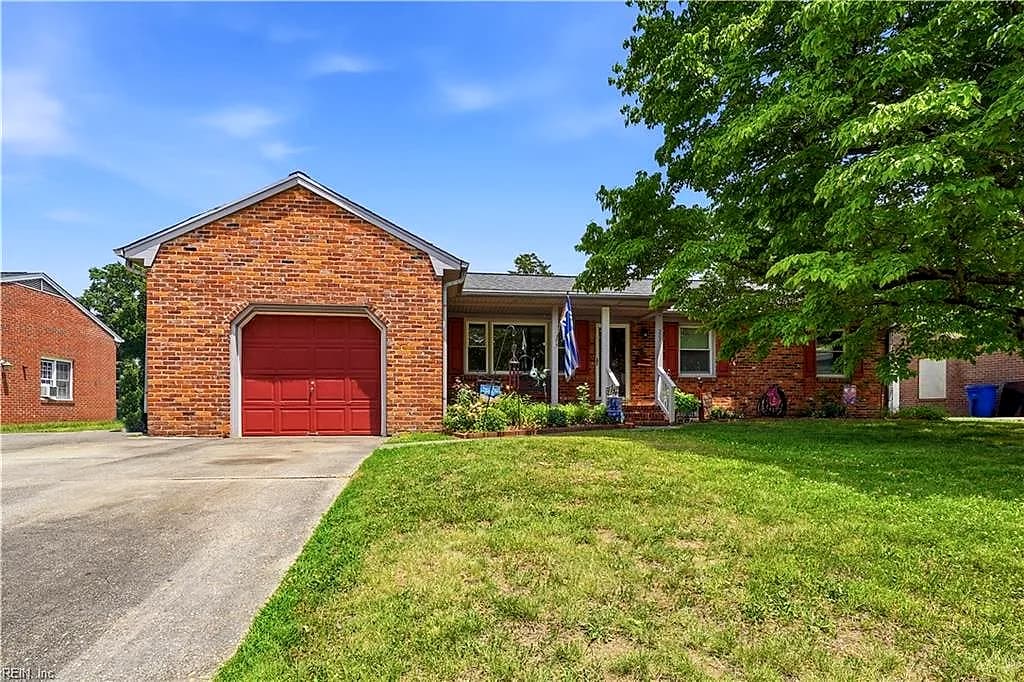 207 Dabney DR, NEWPORT NEWS VA 23602 - Main photo