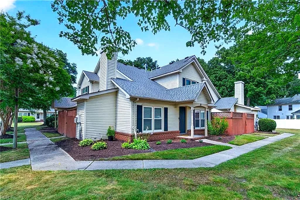 30 Hollis Wood DR, HAMPTON VA 23666 - Photo 2