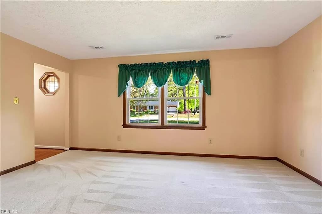 600 Lotz DR, YORKTOWN VA 23692 thumb 8