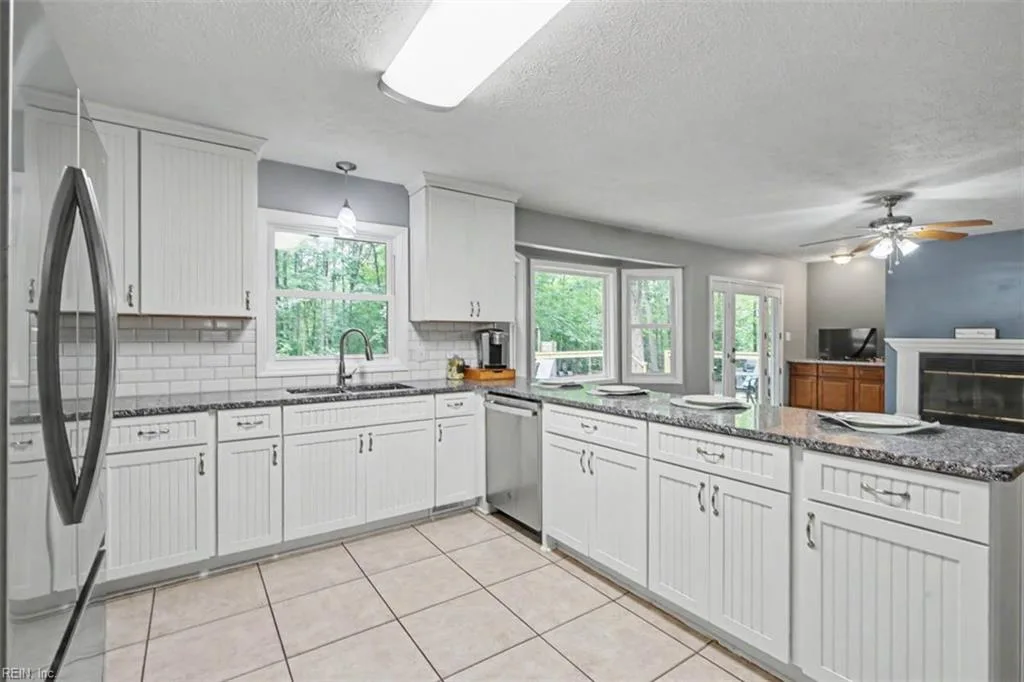 8172 Manor DR, GLOUCESTER VA 23061 thumb 12