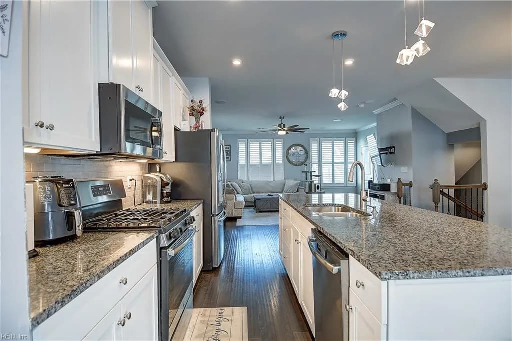 504 Clara LN, VIRGINIABEACH VA 23451 - Photo 5