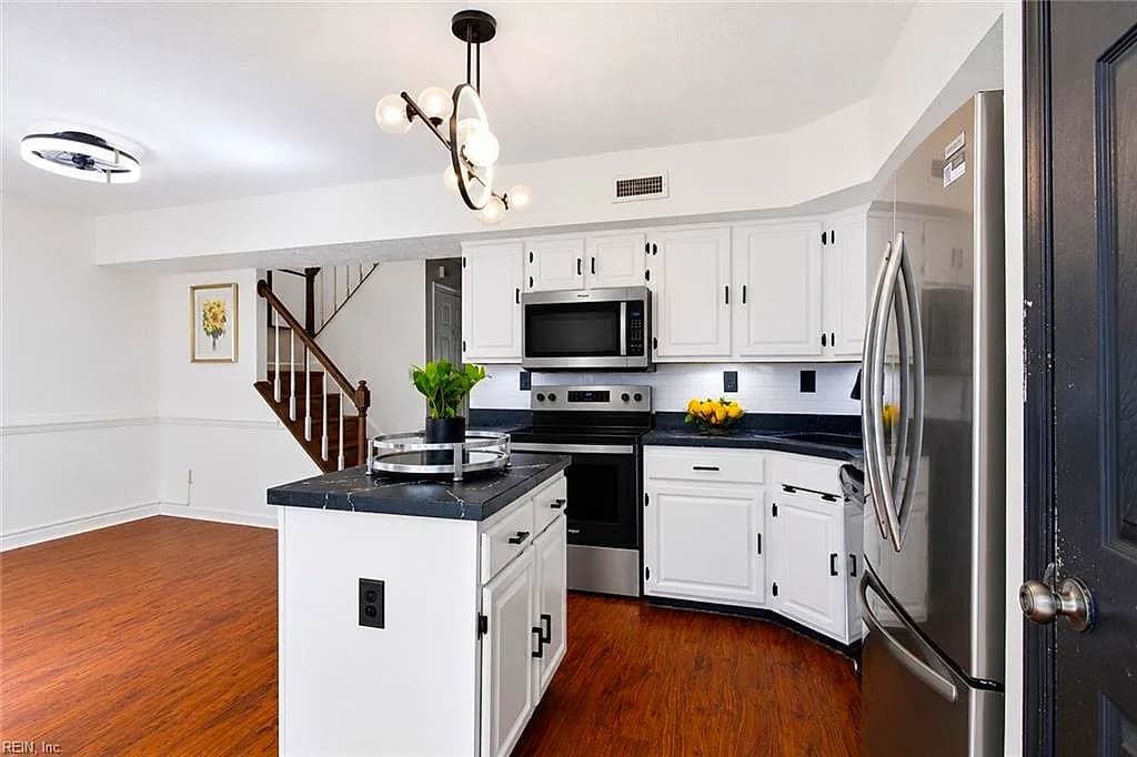 204 Arabian CIR, YORKTOWN VA 23693 thumb 10