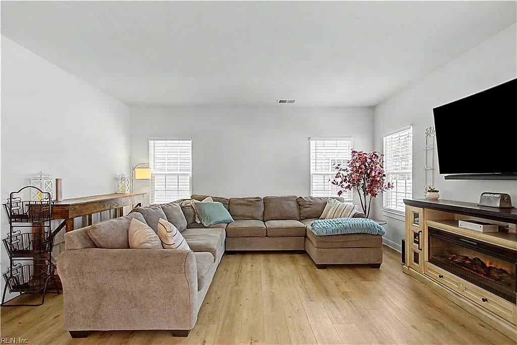 118 Oxford RN, POQUOSON VA 23662 thumb 10