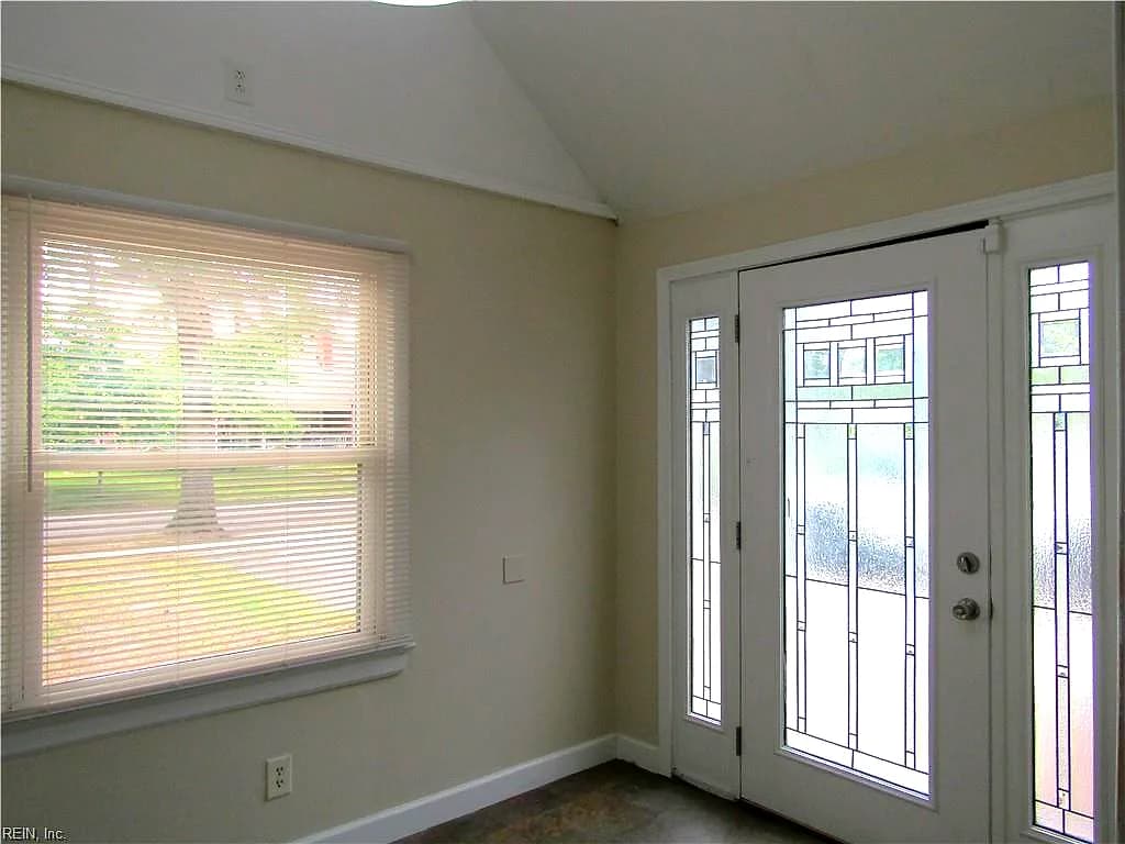 111 S Ridgeley RD, NORFOLK VA 23505 - Photo 5