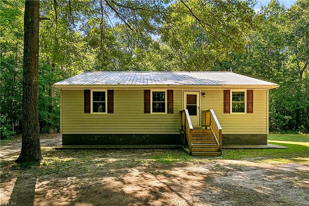 4497 Backwoods LN, HAYES VA 23072 - Main photo