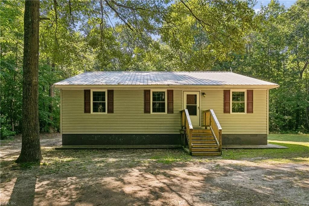 4497 Backwoods LN, HAYES VA 23072 - Photo 2