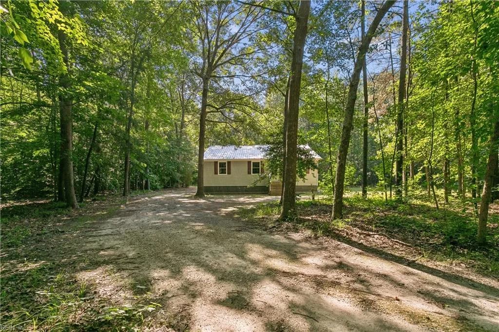 4497 Backwoods LN, HAYES VA 23072 - Photo 3