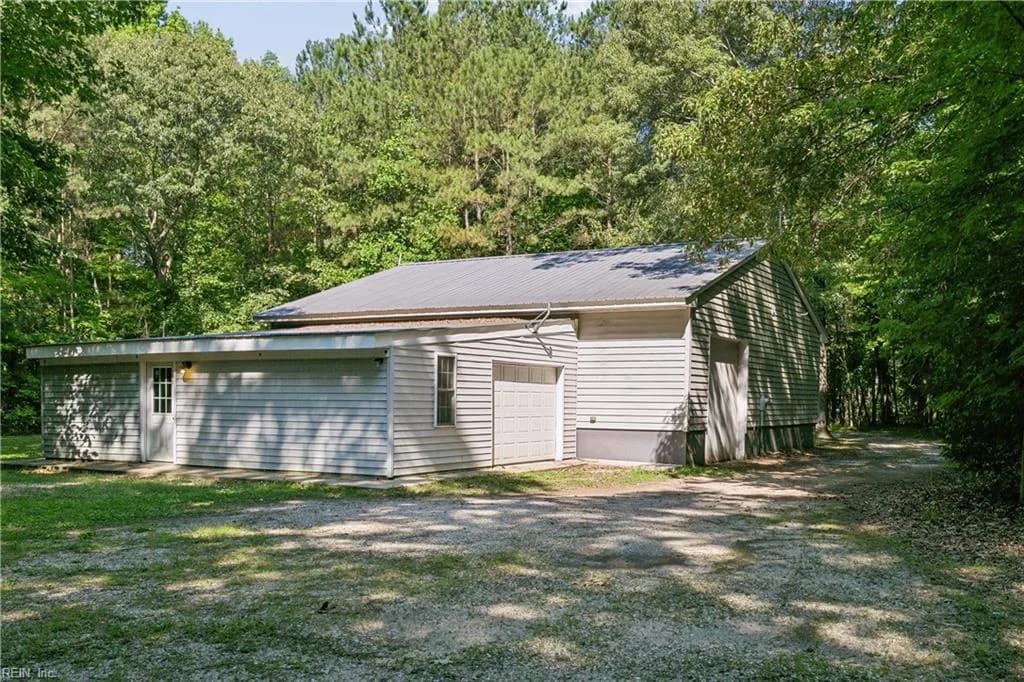 4497 Backwoods LN, HAYES VA 23072 - Photo 4