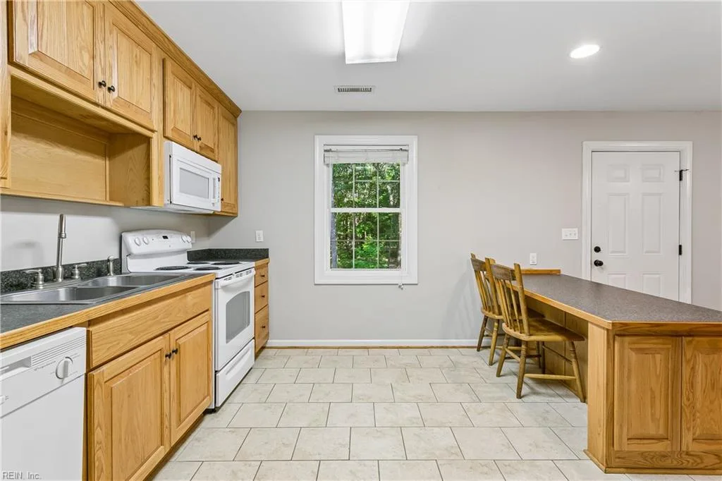 4497 Backwoods LN, HAYES VA 23072 thumb 9