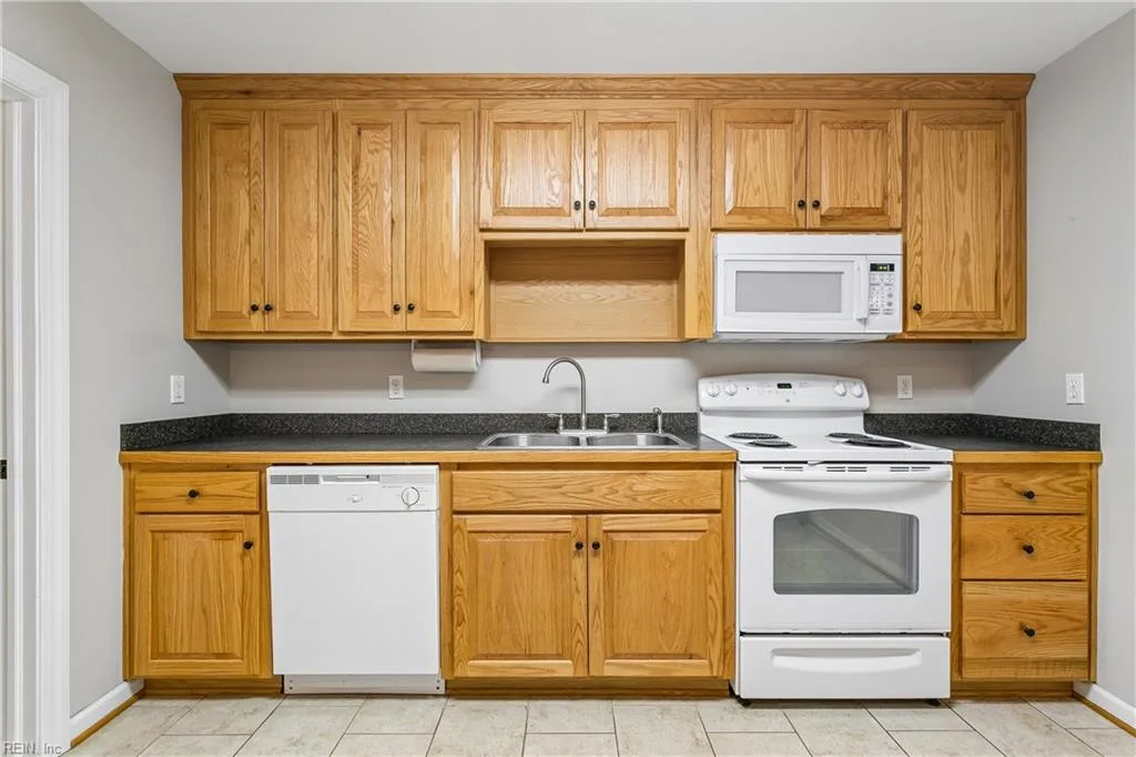 4497 Backwoods LN, HAYES VA 23072 thumb 10
