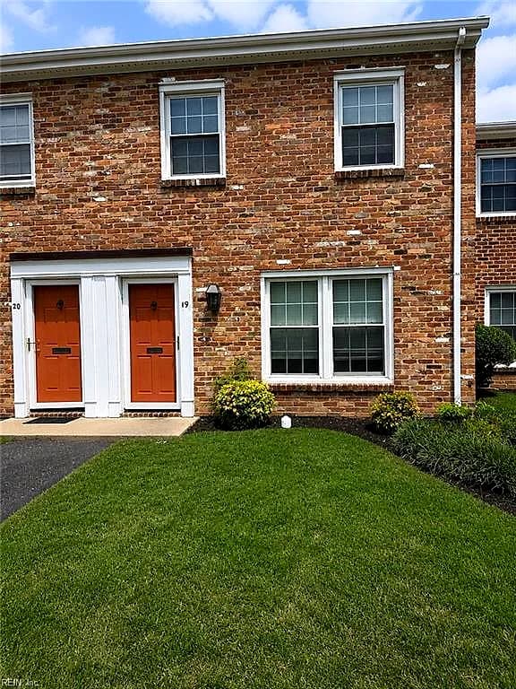 19 Towne Square DR, NEWPORT NEWS VA 23607 - Main photo