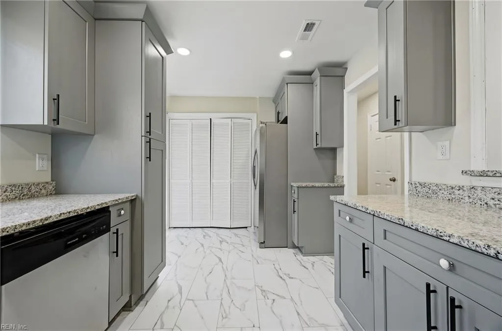 2 Reynolds DR, HAMPTON VA 23666 thumb 11