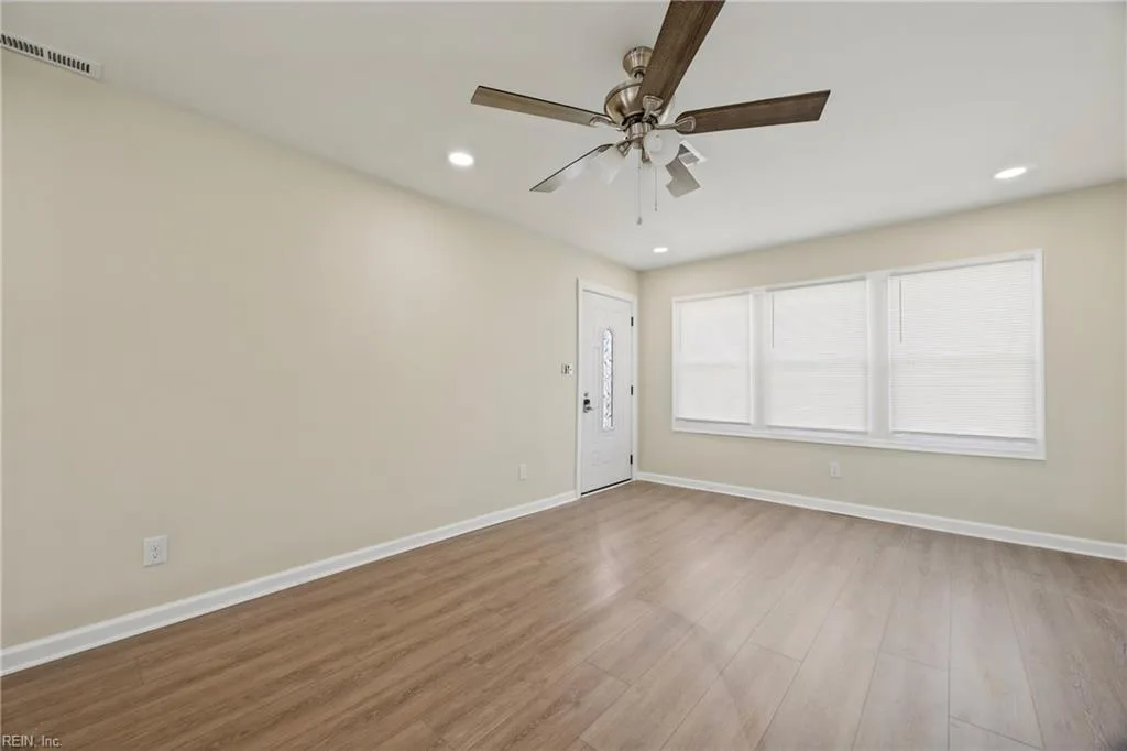 2 Reynolds DR, HAMPTON VA 23666 thumb 6