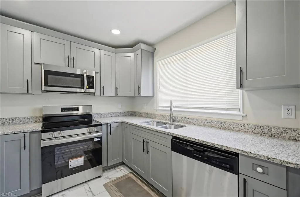 2 Reynolds DR, HAMPTON VA 23666 thumb 10