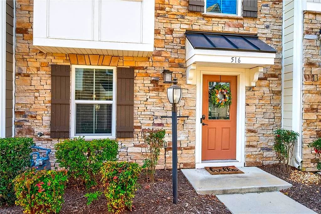 516 Clara LN, VIRGINIA BEACH VA 23451 - Main photo