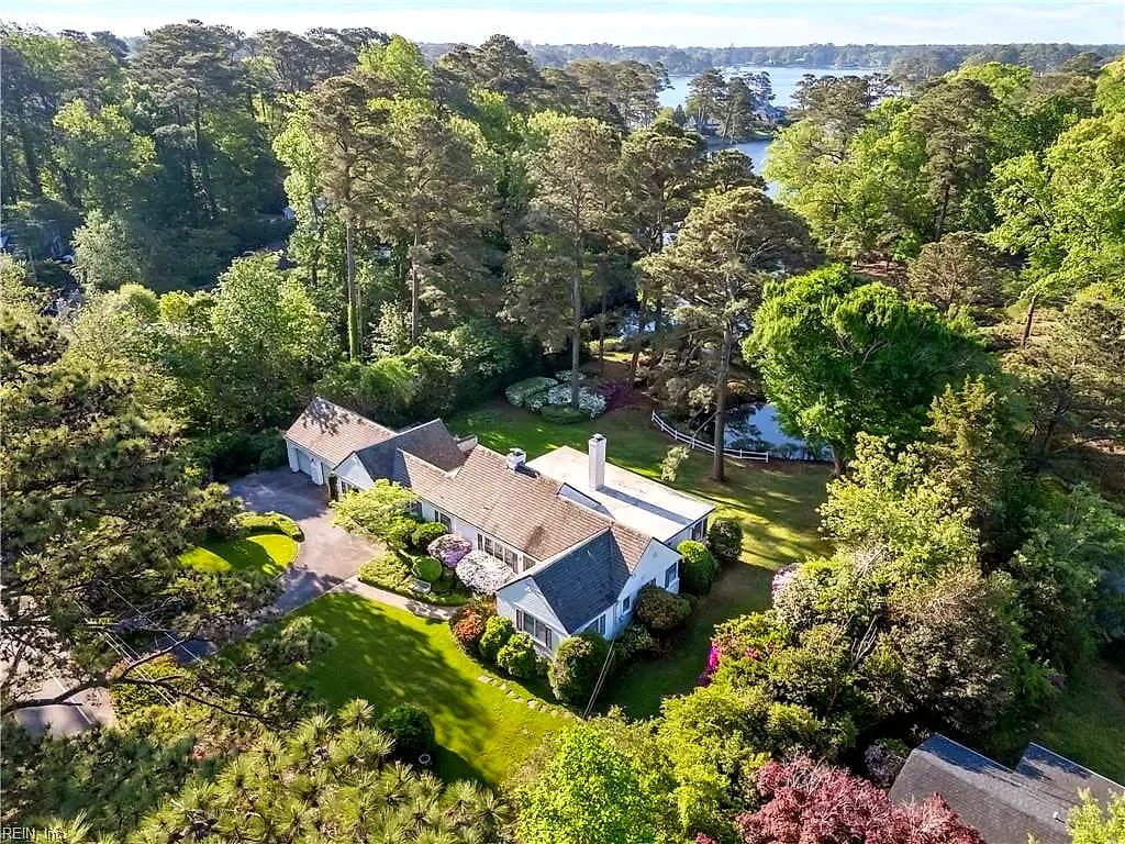 1005 Bay Colony DR, VIRGINIA BEACH VA 23451 - Photo 4