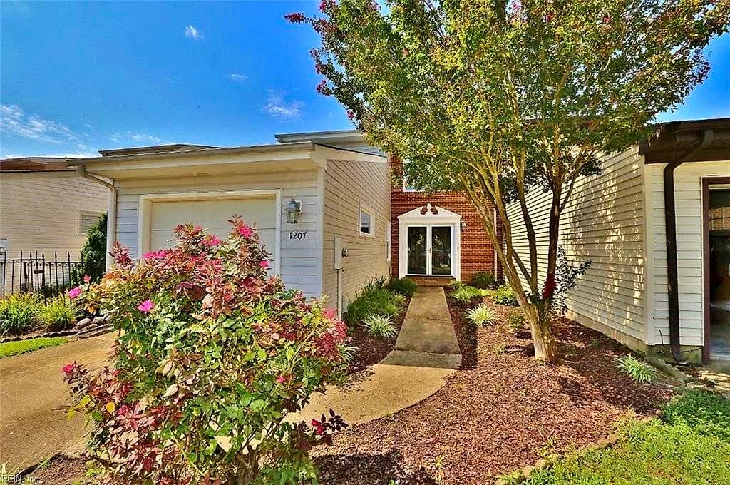1207 Captain Adams CT, VIRGINIA BEACH VA 23455 - Main photo