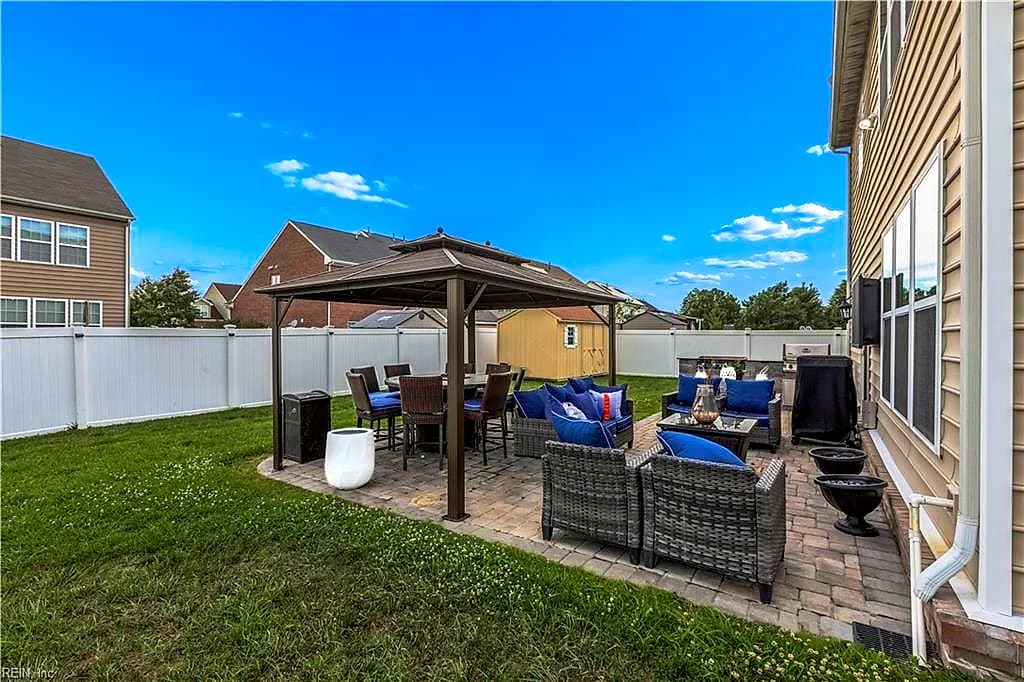 19 Ravenscroft LN, HAMPTON VA 23669 - Photo 3