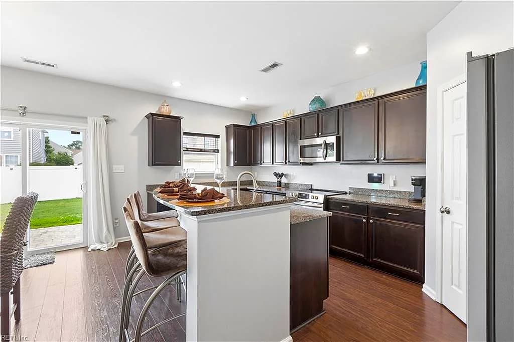 19 Ravenscroft LN, HAMPTON VA 23669 - Photo 5