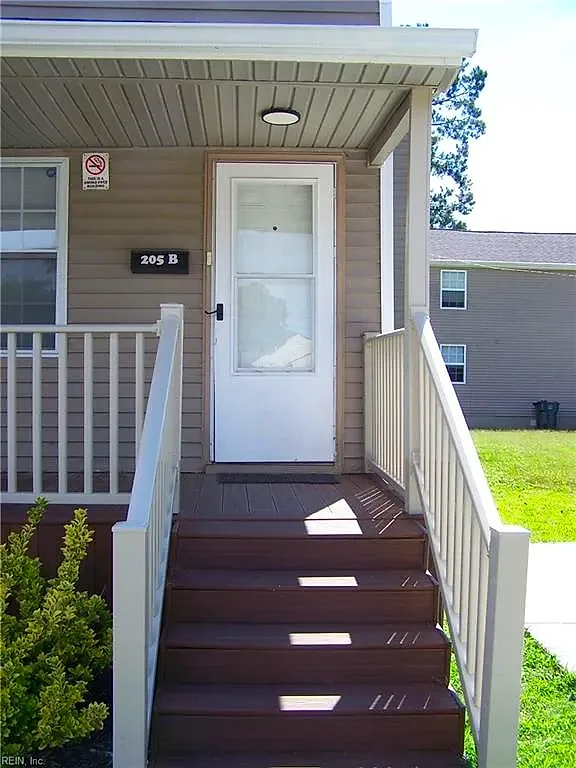 205 B Hall ST, FRANKLIN VA 23851 - Photo 4