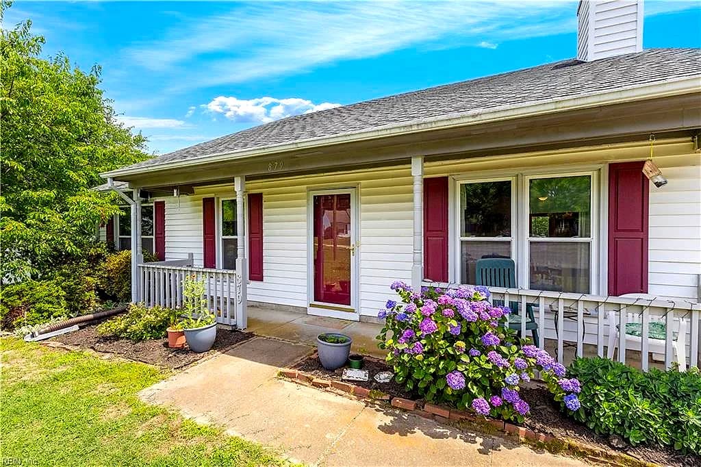 879 Maple CT, SMITHFIELD VA 23430 - Photo 5