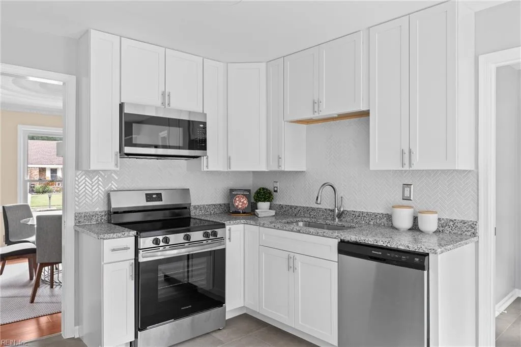 2708 Horseshoe DR, CHESAPEAKE VA 23322 thumb 12