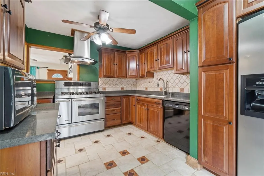 1338 Boxwood CIR, NORFOLK VA 23518 thumb 12