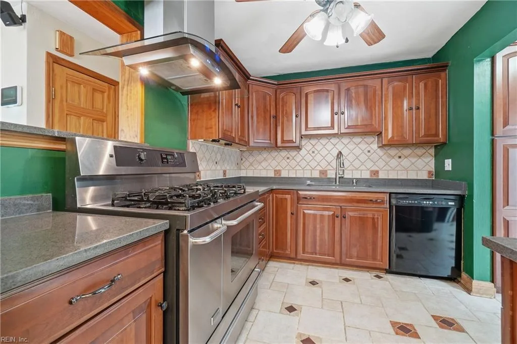 1338 Boxwood CIR, NORFOLK VA 23518 thumb 10