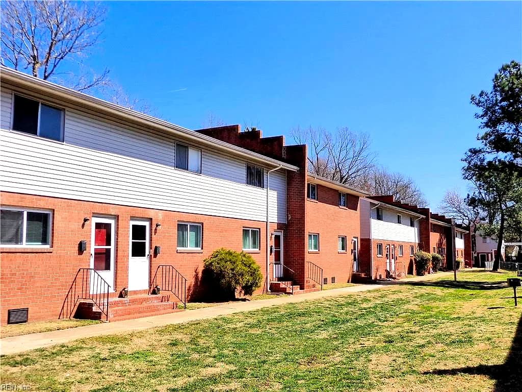 1625 W Pembroke AVE #14, HAMPTON VA 23661 - Photo 2