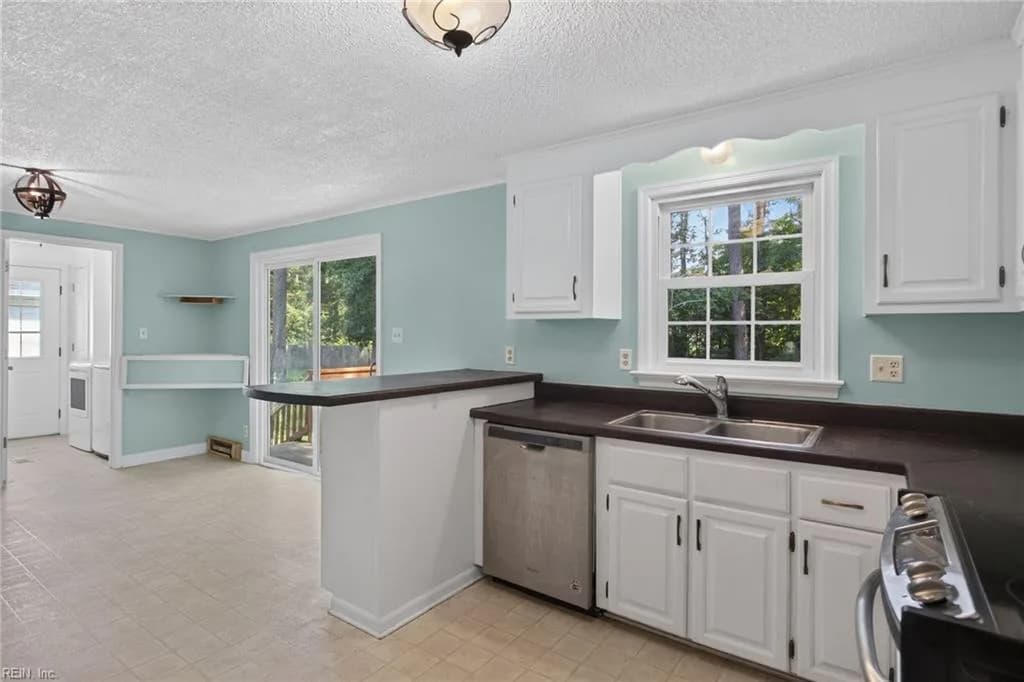 105 Cavalier DR, YORKTOWN VA 23692 thumb 6