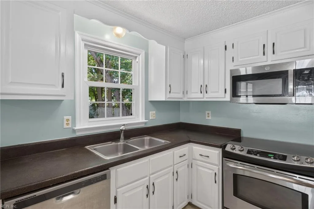 105 Cavalier DR, YORKTOWN VA 23692 thumb 8