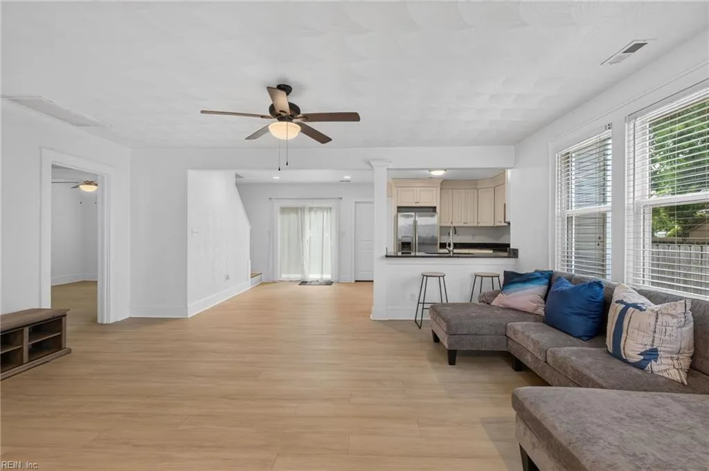 3821 Essex CIR, NORFOLK VA 23513 thumb 11