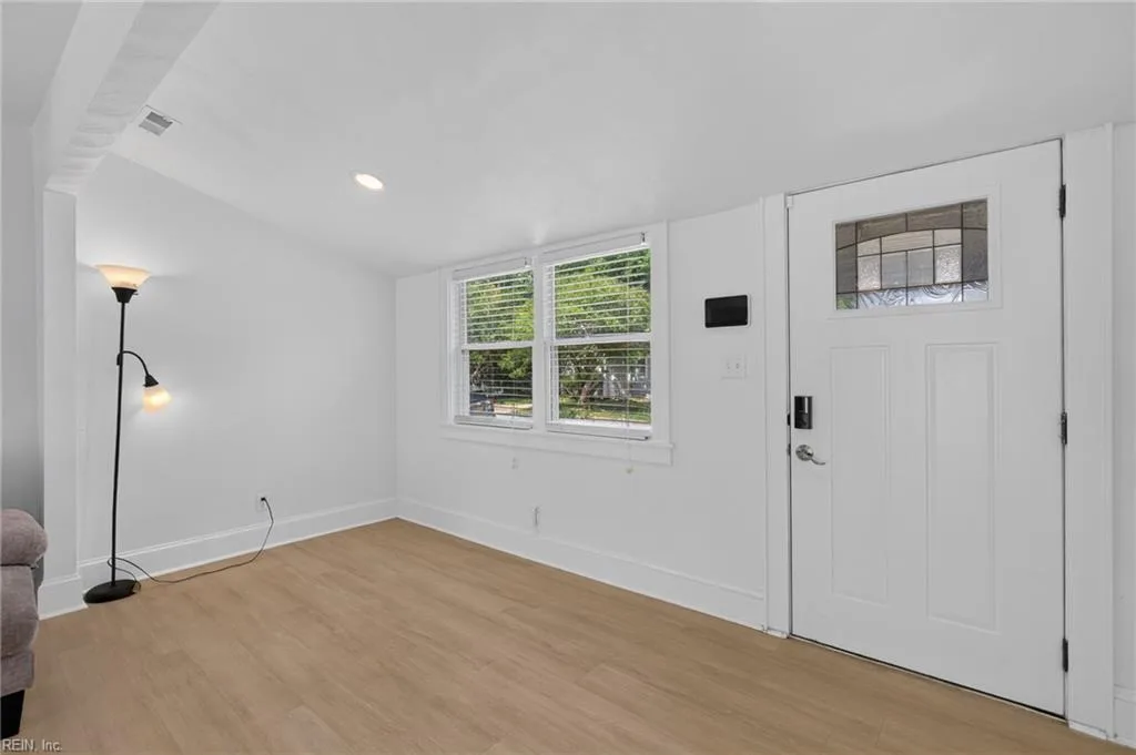 3821 Essex CIR, NORFOLK VA 23513 thumb 6
