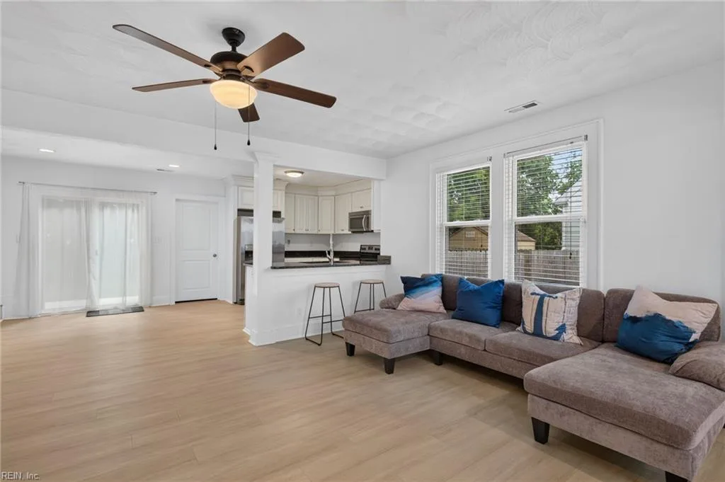 3821 Essex CIR, NORFOLK VA 23513 thumb 7