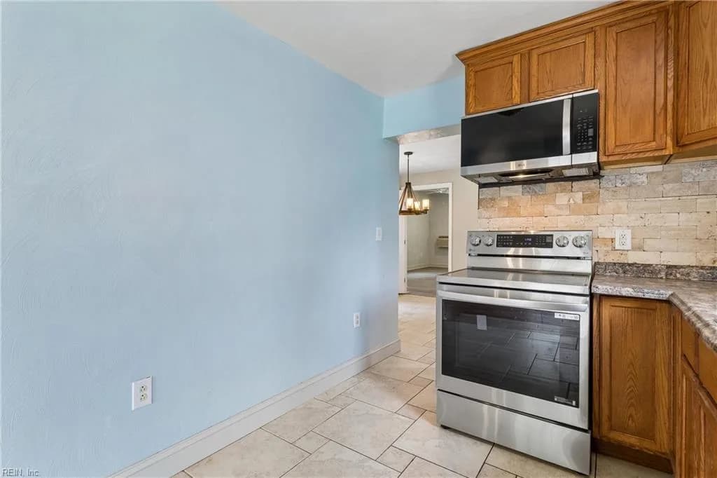 18 N Colin DR, PORTSMOUTH VA 23701 thumb 9