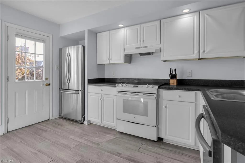 71 Waters Edge CIR, HAMPTON VA 23669 thumb 9
