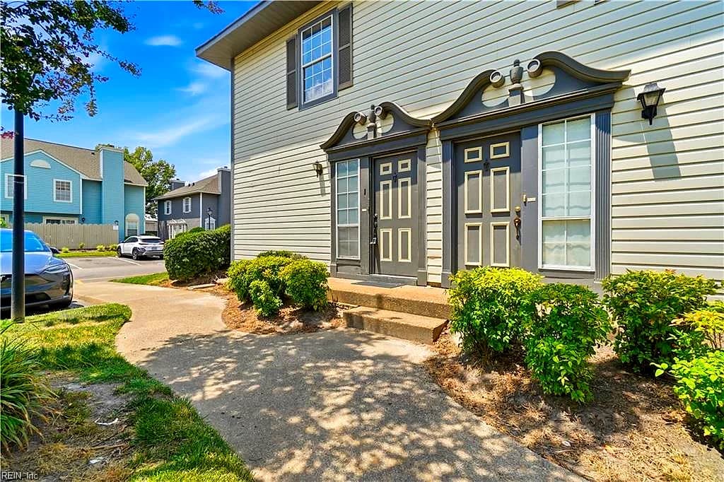 317 Ferdinand CIR, VIRGINIA BEACH VA 23462 - Main photo