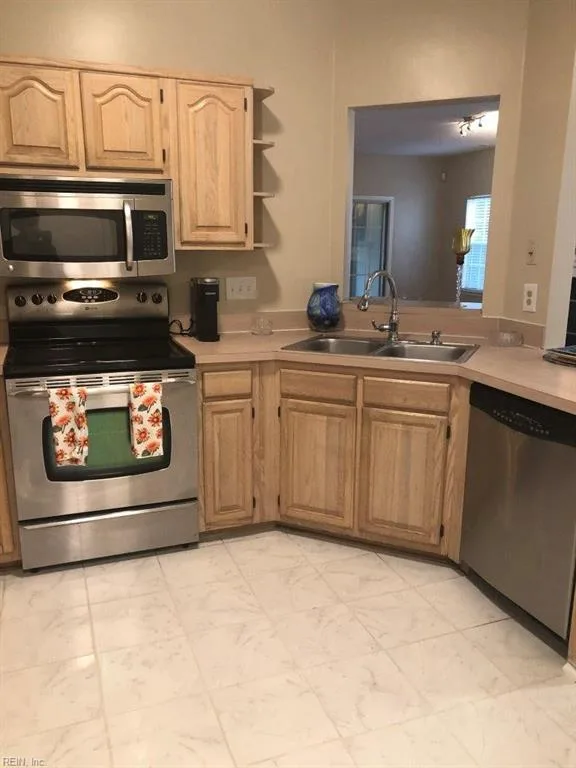 820 E Willow Point PL, NEWPORTNEWS VA 23602 thumb 8