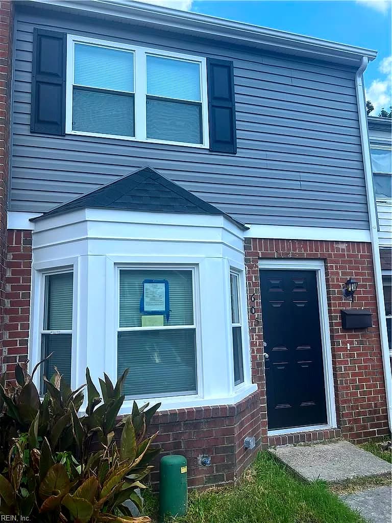 605 Harbour North DR, CHESAPEAKE VA 23320 - Photo 2