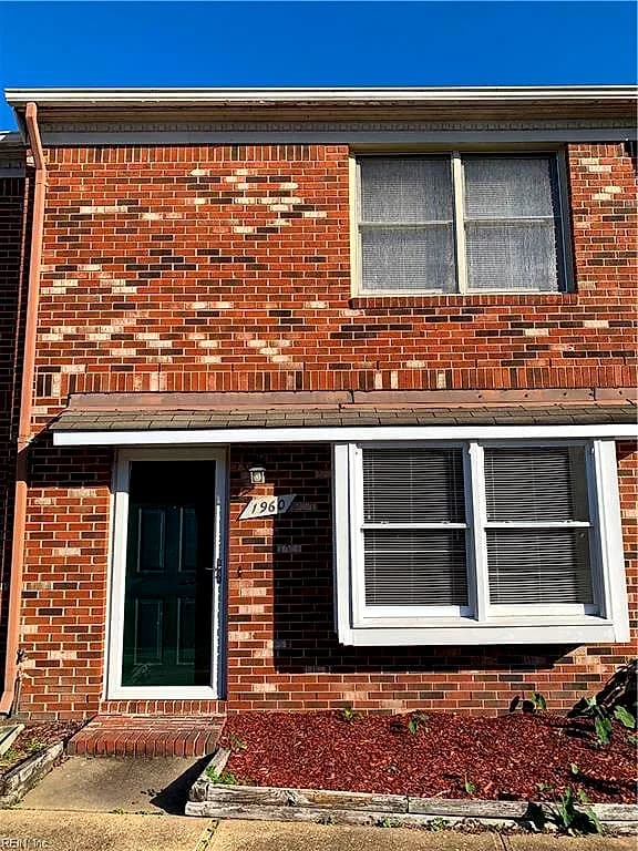 1960 Darnell DR, VIRGINIA BEACH VA 23455 - Main photo