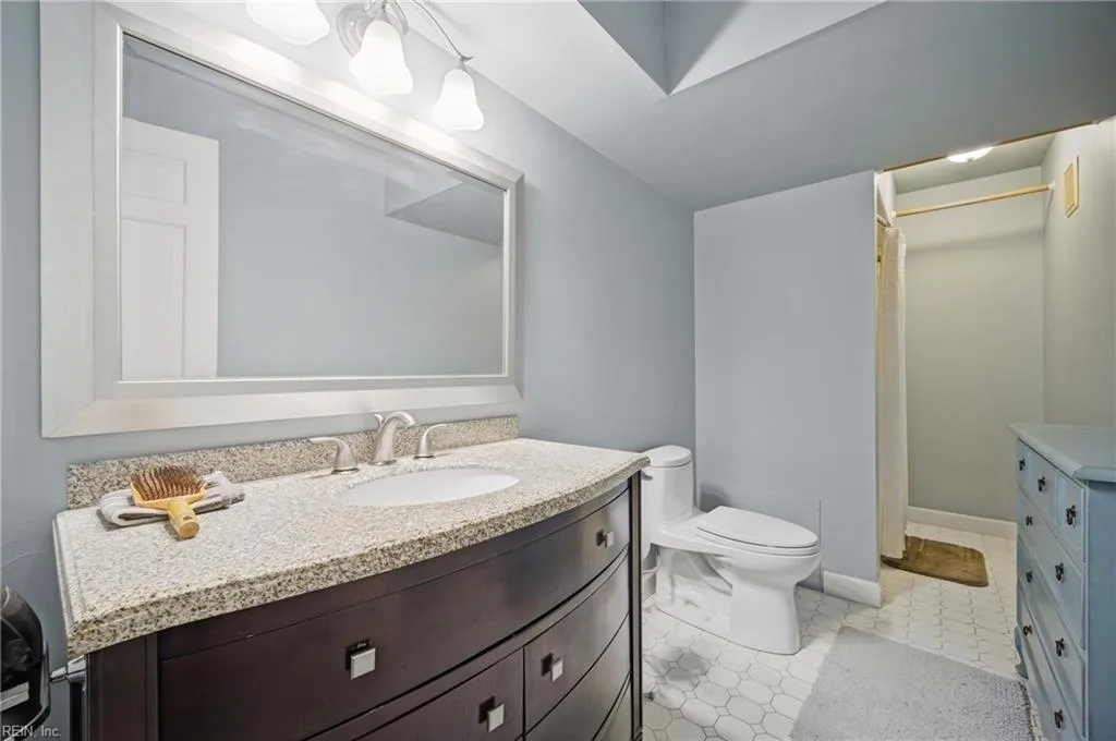 819 Botetourt GDNS, NORFOLK VA 23507 thumb 11
