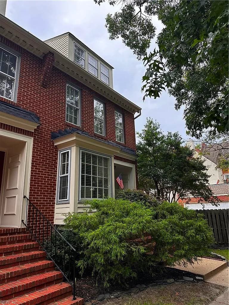 819 Botetourt GDNS, NORFOLK VA 23507 - Photo 4