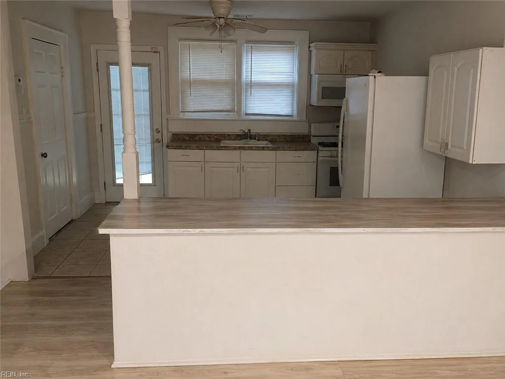3714 Pamlico CIR, NORFOLK VA 23513 thumb 9